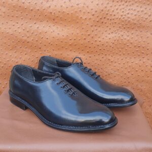 Black whole cut leather shoes